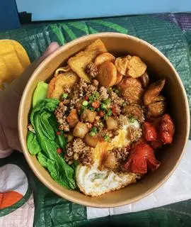 Hình ảnh Mì trộn tóp mỡ thịt bằm cá viên và trứng ( tặng kèm 1 trà tắc)