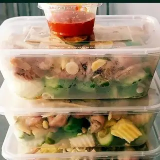 Hình ảnh Chân Gà Rút Xương Trộn Cốc Xoài 