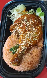 Hình ảnh Cơm Gà Lớn Sốt Cay Hàn Quốc