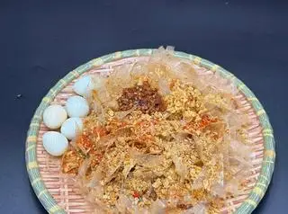 Hình ảnh Bánh Tráng Sợi Trộn Mỡ Hành Tép Xào