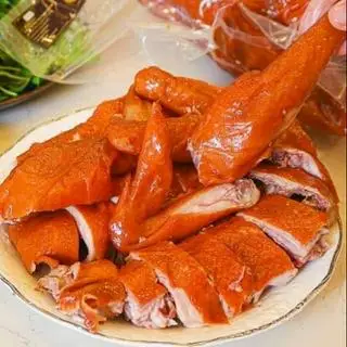 Hình ảnh Gà ủ xì dầu nguyên con