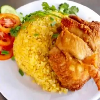Hình ảnh Cơm gà xối mỡ - size vừa ức