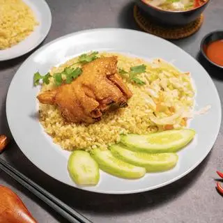 Hình ảnh Cơm Gà Xối Mỡ Má Đùi