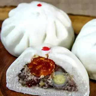 Hình ảnh Bánh bao nhân trứng muối