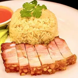 Hình ảnh Cơm thịt heo quay giòn