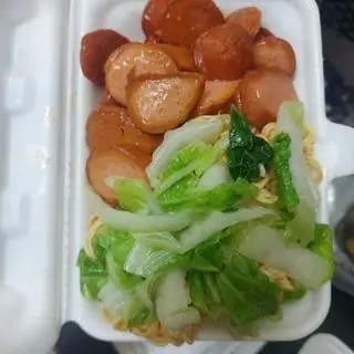 Hình ảnh Mì trộn xúc xích