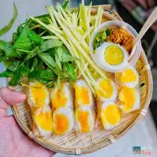 Hình ảnh Bánh tráng cuốn trứng cút lòng đào