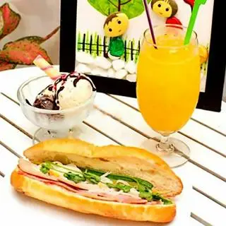 Hình ảnh Bánh Mì Chả Nóng + Nước Ép Cam Nguyên Chất