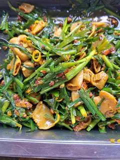 Hình ảnh Cơm heo quay cải chua 