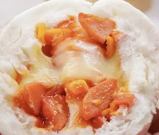Hình ảnh Bánh bao xúc xích phô mai