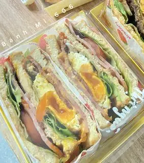 Hình ảnh Sandwich Thịt Nguội Phomai + Trứng Opla