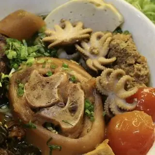 Hình ảnh Bún riêu cua giò - bạch tuộc