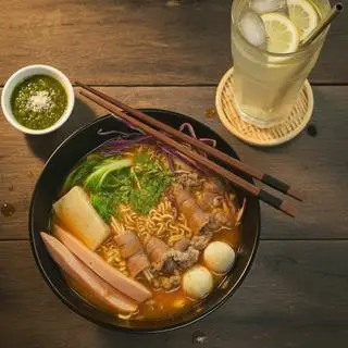 Hình ảnh Mì lẩu thái Bò mỹ cuộn kim châm