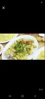 Hình ảnh gà ta 1/2 con chặt ( cháo + gỏi )