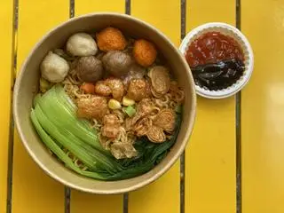 Hình ảnh Mì trộn cá viên