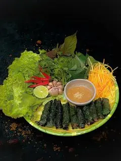 Hình ảnh Bánh Tráng Cuốn Nem Lá Lốt