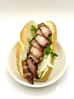 Hình ảnh Bánh mì xá xíu