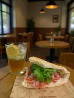 Hình ảnh Bánh mì thịt heo - trà tắc