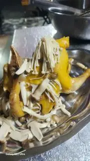 Hình ảnh Nữa Gà Tre Hấp Nấm Thơm Ngon 
