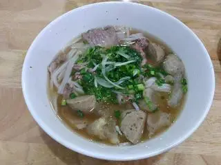 Hình ảnh Bún bò tái viên