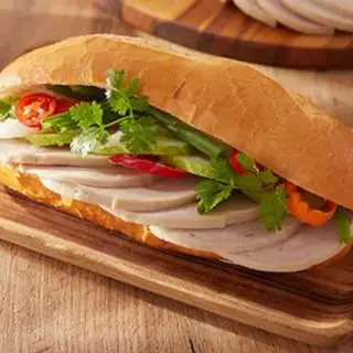 Hình ảnh Bánh mì chả lụa, Pate, Bơ, Chà bông siêu ngon