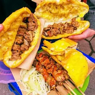 Hình ảnh Bánh mì trứng thịt nướng