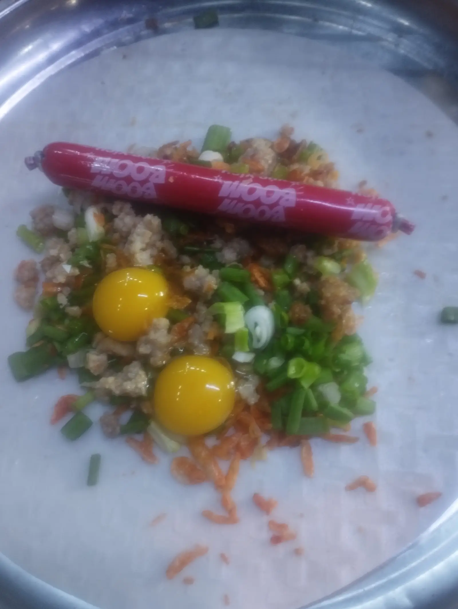 Hình ảnh Bánh tráng nướng trứng hành - thịt - xúc xích