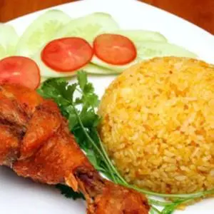 Hình ảnh Cơm gà xối mỡ nhỏ