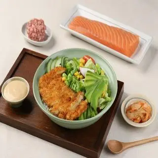 Hình ảnh cơm salad gà chiên