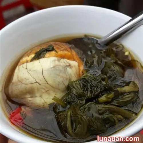 Hình ảnh Trứng vịt lộn hầm ngải cứu