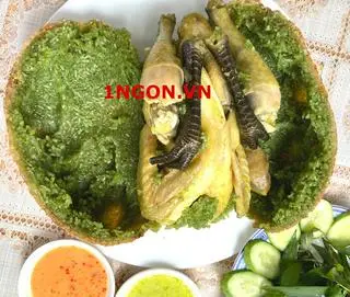 Hình ảnh Gà tre - bó xôi lá dứa hoặc xôi gấc ôm hạt sen