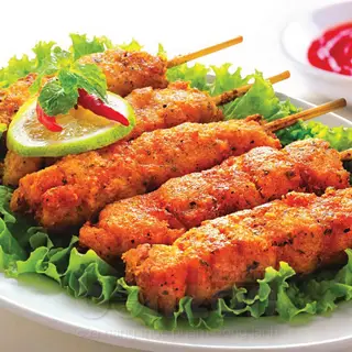 Hình ảnh 2 gà xiên que
