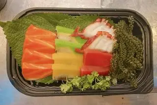 Hình ảnh Sashimi 3 cá hồi Na Uy 4 cá trích ép trứng 2 cá ngừ 2 bạch tuộc