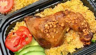 Hình ảnh Com gà sốt mắm tỏi Đùi Góc Tư