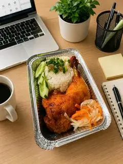 Hình ảnh Cơm đùi gà xối mỡ