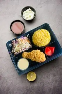 Hình ảnh Cơm Đùi Gà Sốt Mù Tạt Mật Ong