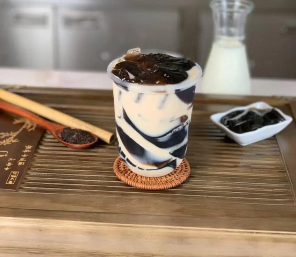 Hình ảnh Trà sữa Sương Sáo/ Grass jelly milk tea