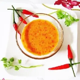 Hình ảnh 1 hủ nước chấm đỏ  ( vị cay)