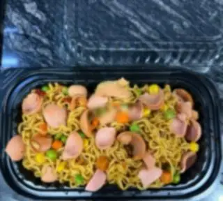 Hình ảnh Mì trộn xúc xích