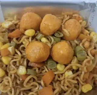 Hình ảnh Mì trộn indomie tôm viên