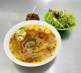 Hình ảnh Bún riêu đậu trứng vịt lộn