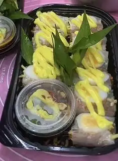 Hình ảnh bánh tráng cuốn bơ béo chấm sốt me