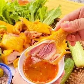 Hình ảnh 1/2 Con Gà Ủ Muối Hoa Tiêu  (Tặng 1 Pepsi)