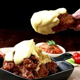 Hình ảnh Gà rán giòn sốt phomai trứng muối - 1 miếng
