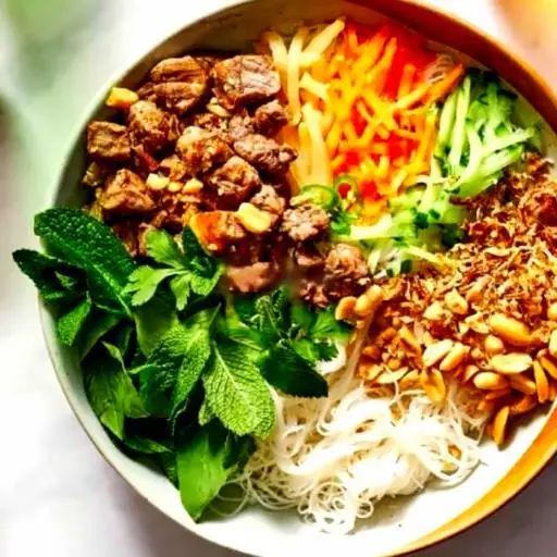 Hình ảnh Bún trộn thịt nướng thơm lừng