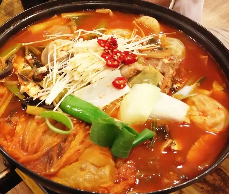 Hình ảnh Mì cay kim chi rau củ