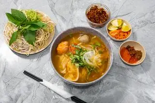 Hình ảnh Bún bò thập cẩm