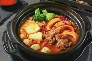 Hình ảnh Mỳ cay bò xúc xích cá viên
