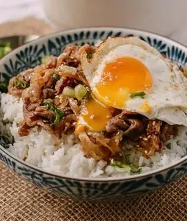 Hình ảnh Cơm bò nhật Gyudon + Trứng ốp la