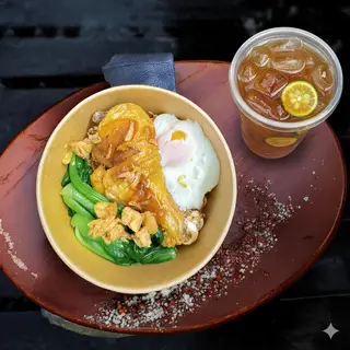 Hình ảnh Mì trộn gà quay - súp - nước